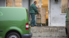 Már tudni, mikor várhatják a nyugdíjasok a postást az élelmiszer-utalványokkal - parlamenti bejelentés