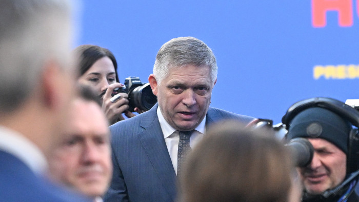 A családomban több haláleset történt - Robert Fico tovább dacol a WHO-val az oltások miatt